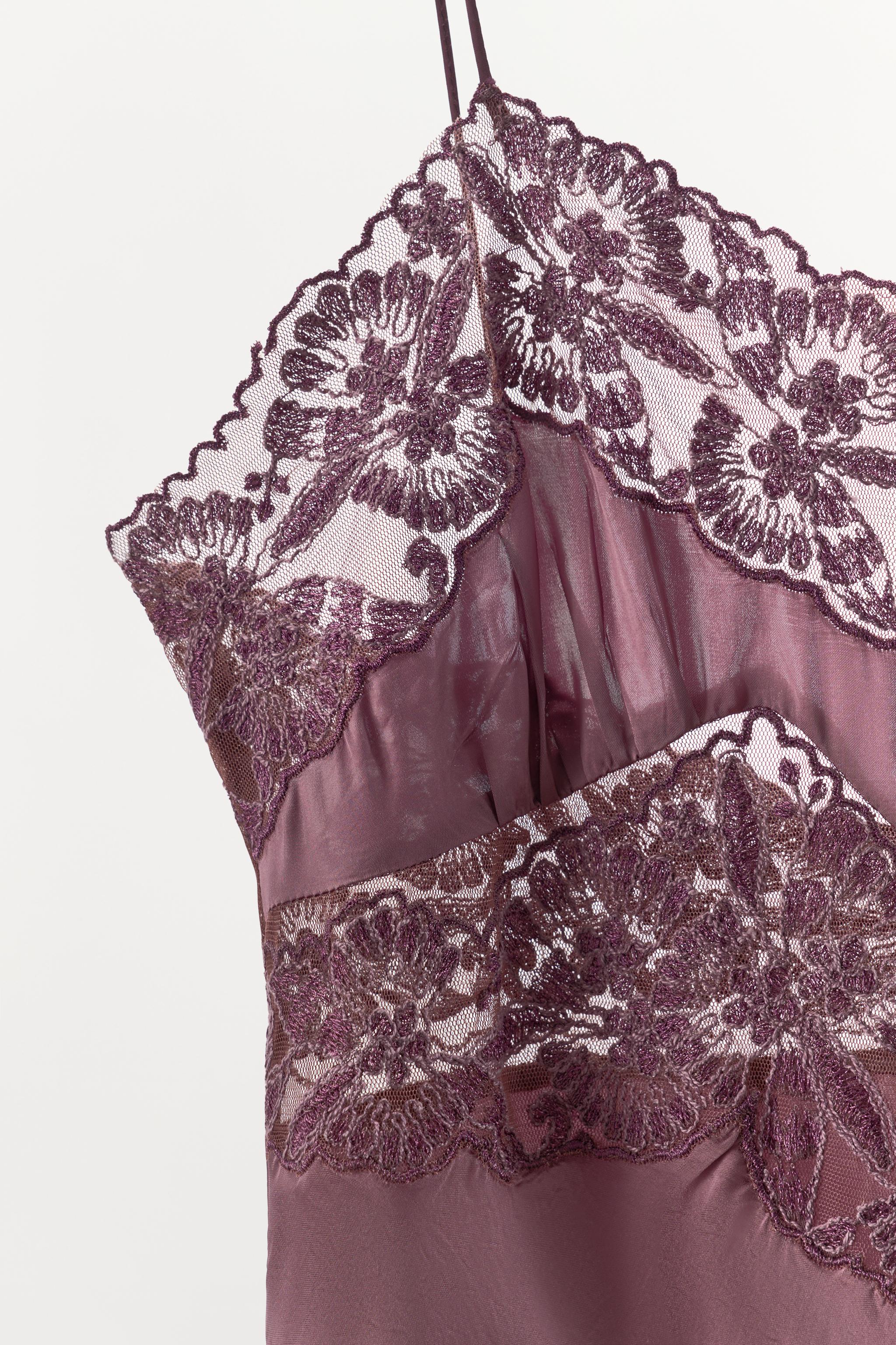 SATIN EFFECT EMBROIDERED LACE DRESS